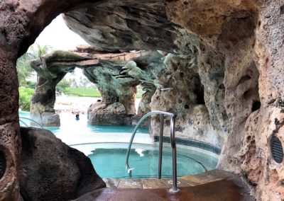 Ka Maka Grotto Hot Tub Entrance Empty