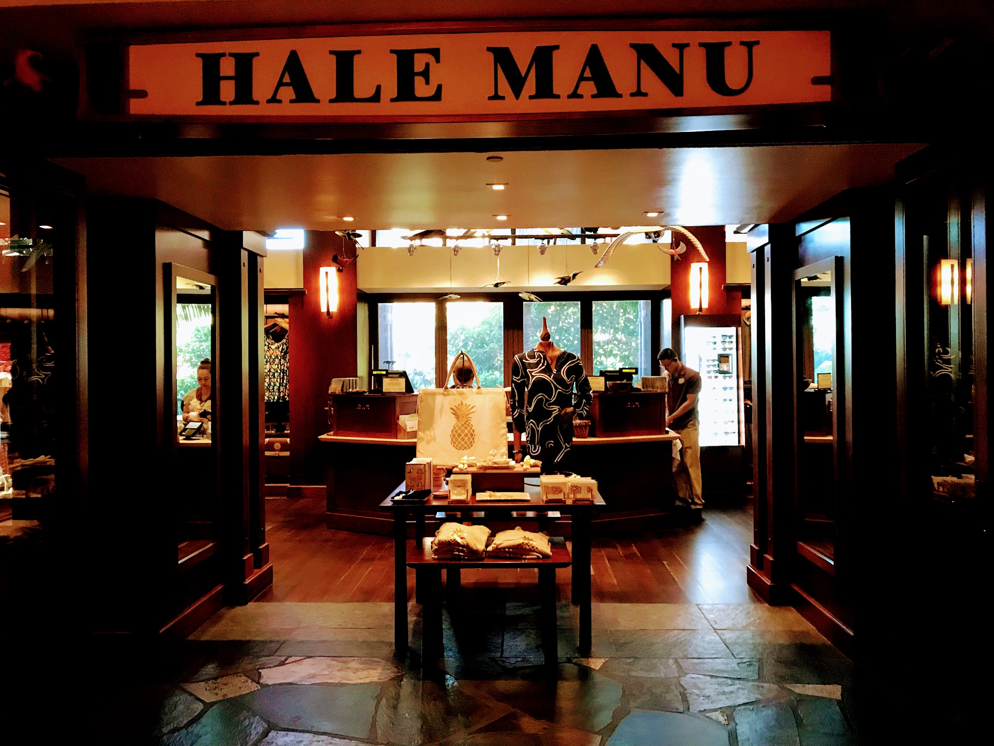 Shopping Hale Manu Entrance